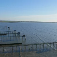 Carrelets sur pilotis le long du littoral atlantique