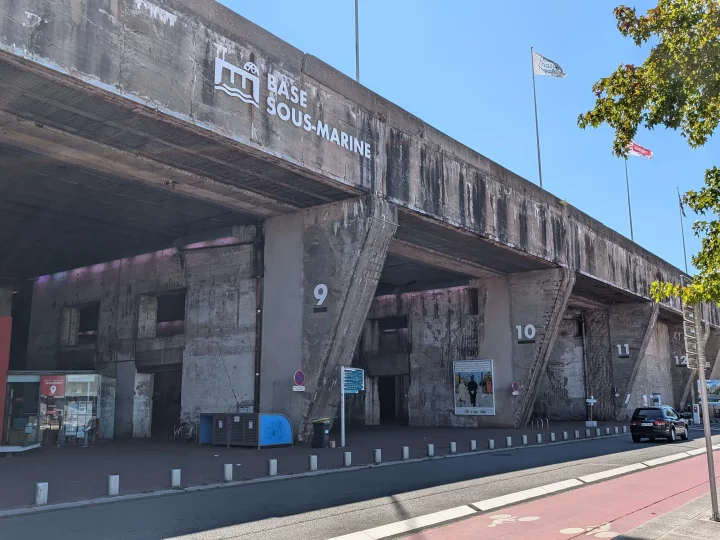 Façade de la Base sous-marine en béton